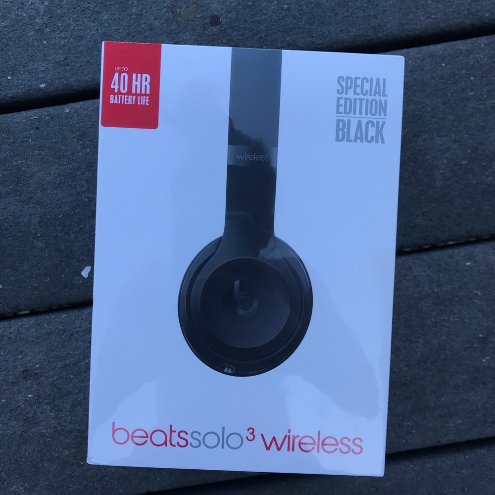 🚨SOLD🚨   Beats Solo 3 Wireless